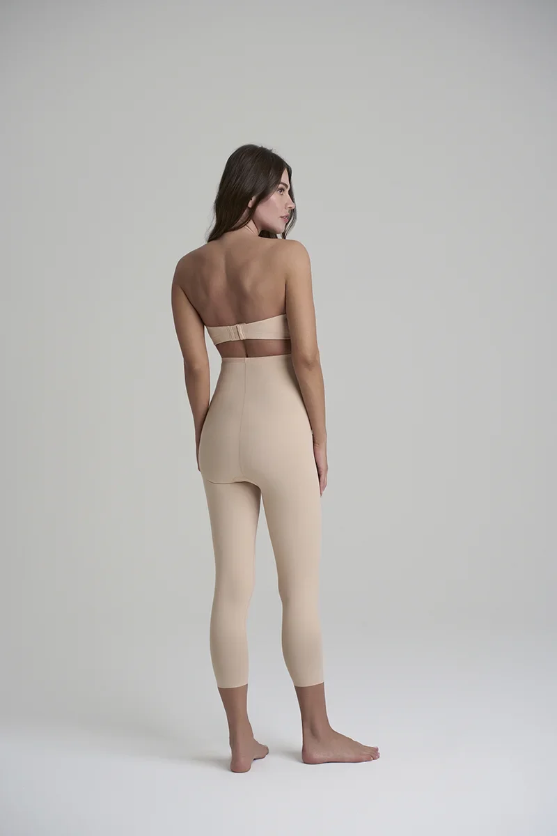 ByeBra – Formgebende Unterwäsche (Starker Halt) Formgebende Caprihose mit hohem Bund, Beige