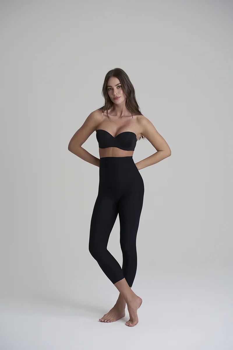 ByeBra – Formgebende Unterwäsche (Starker Halt) Formgebende Caprihose mit hohem Bund, Schwarz