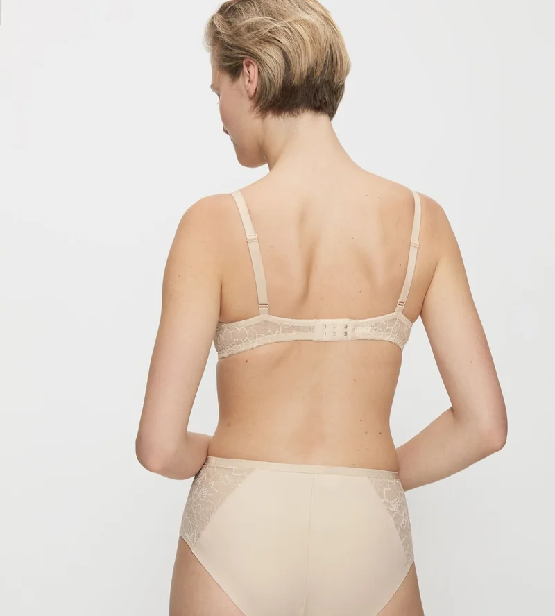 Triumph - Amourette Charm Gepolsterter T-Shirt-BH Creamy Dream