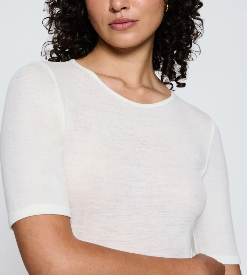 Triumph – Beauty Layers Kurzarmtop aus Wolle, Ecru-Weiß