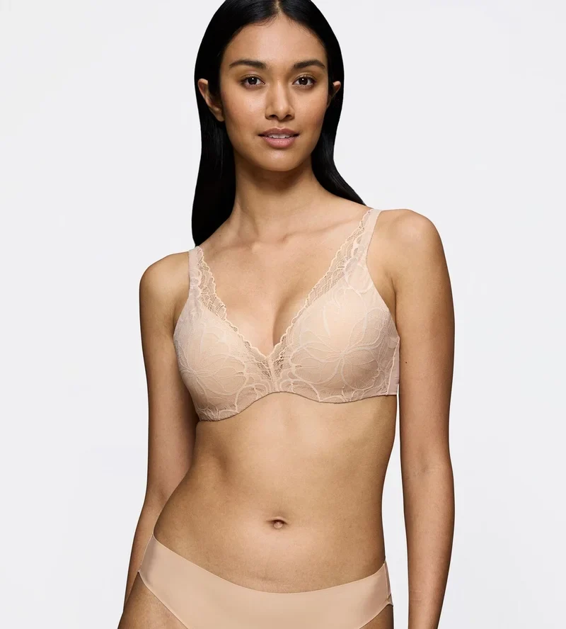 Triumph – Body Make-Up Essentials Illusion Spitzen-BH mit Polsterung, Nude Beige