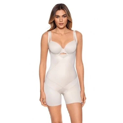 Miraclesuit Shapewear – Bauchstraffung. Tragen Sie Ihren eigenen BH, Radlerhose, warmes Beige