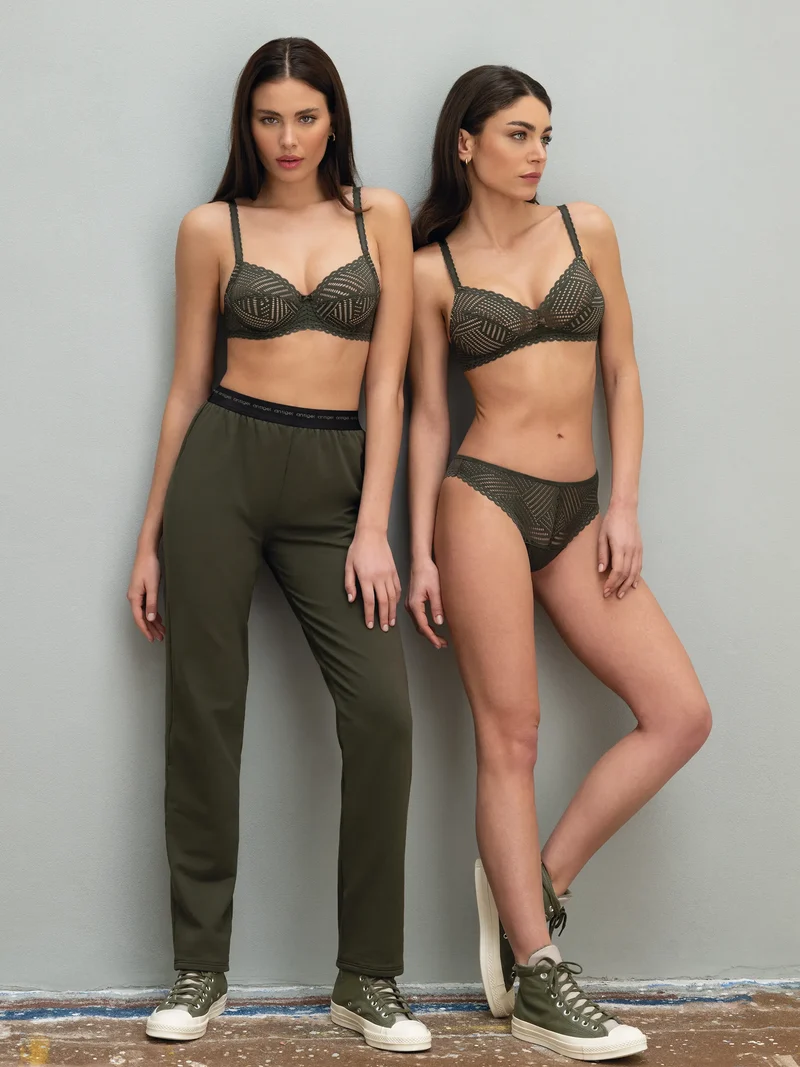 Antigel von Lise Charmel – Tressage Graphic bügelloses Dreieck Eclat Aventure